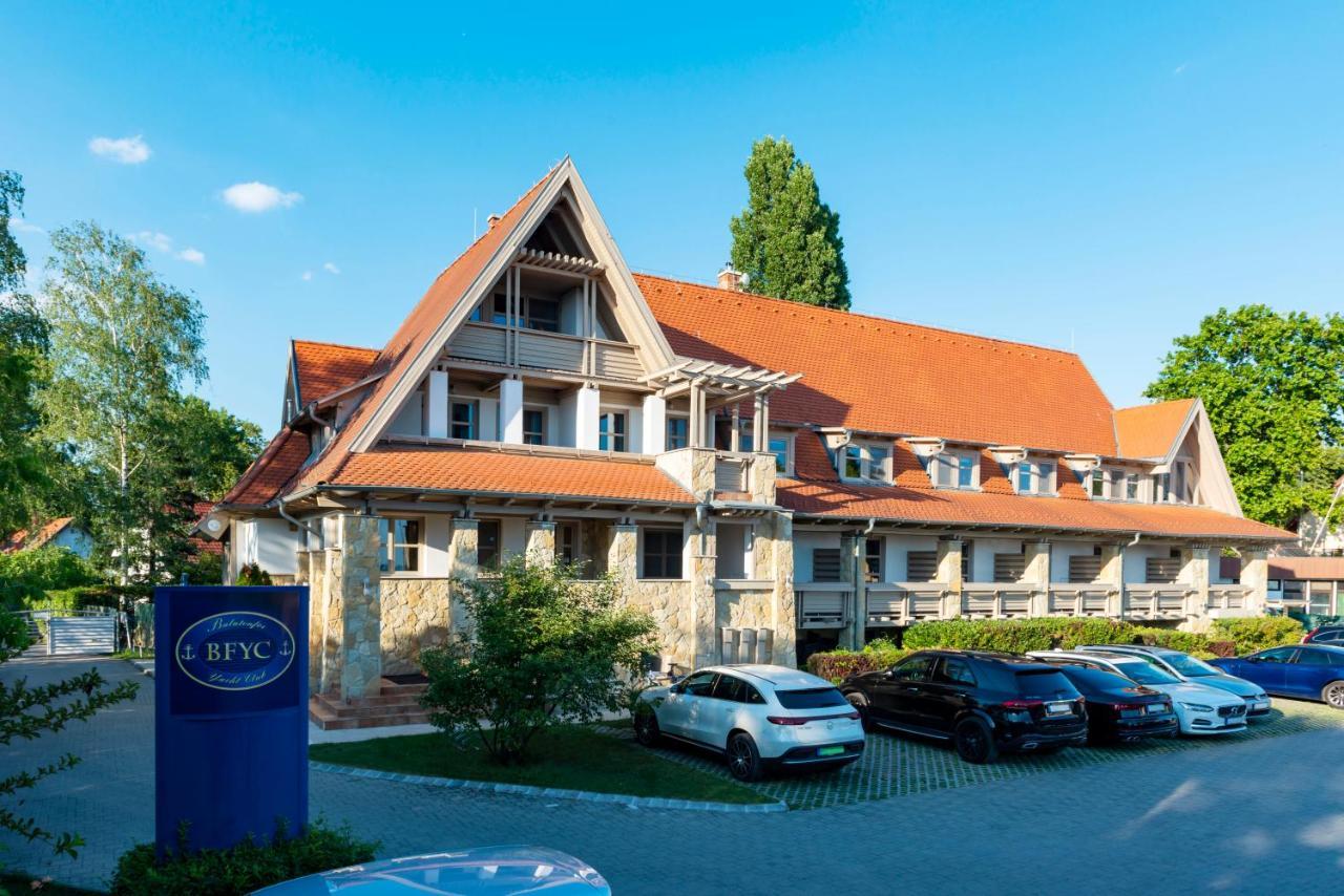 Balatonfoi Yacht Club מלון 4*