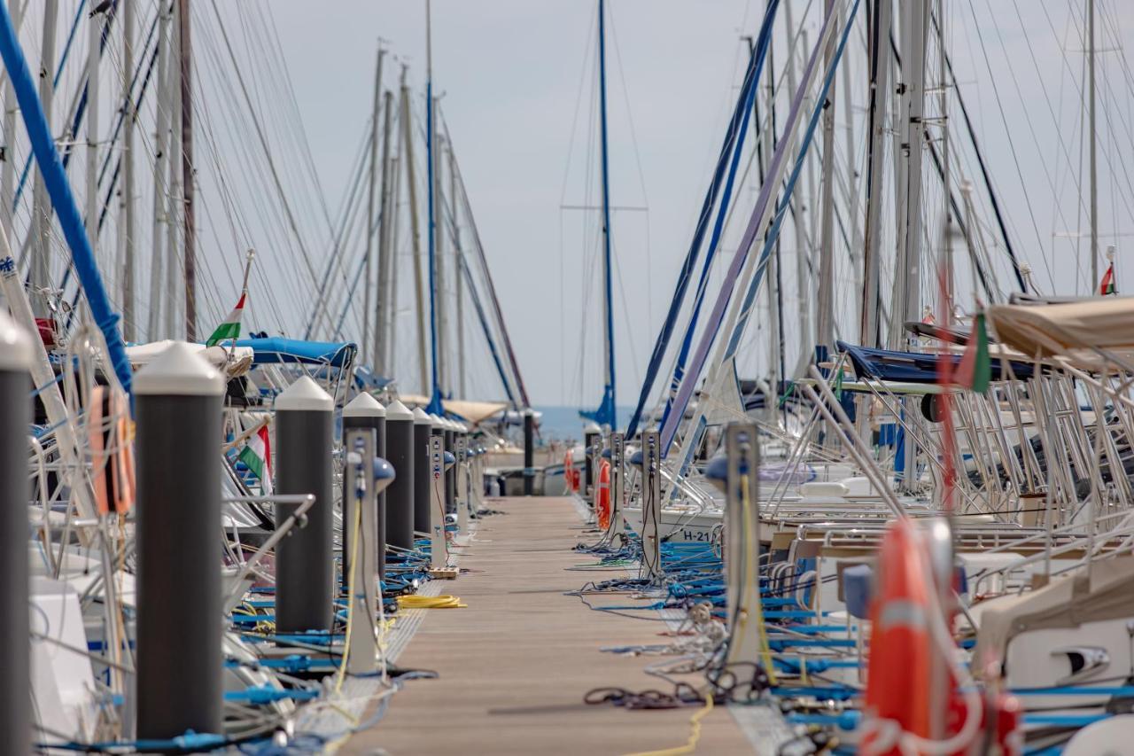Balatonfoi Yacht Club באלאטונקנשה
