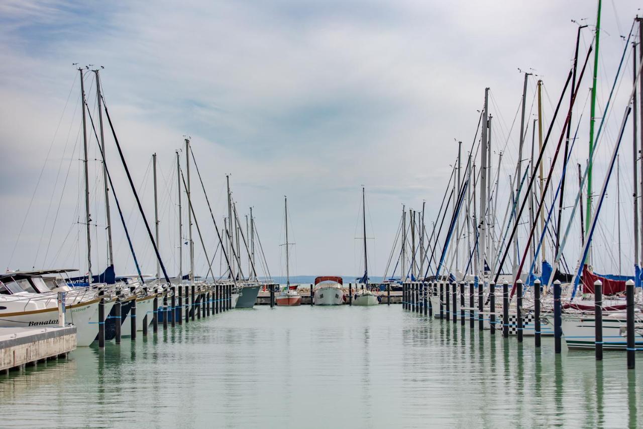 Balatonfoi Yacht Club 4* באלאטונקנשה